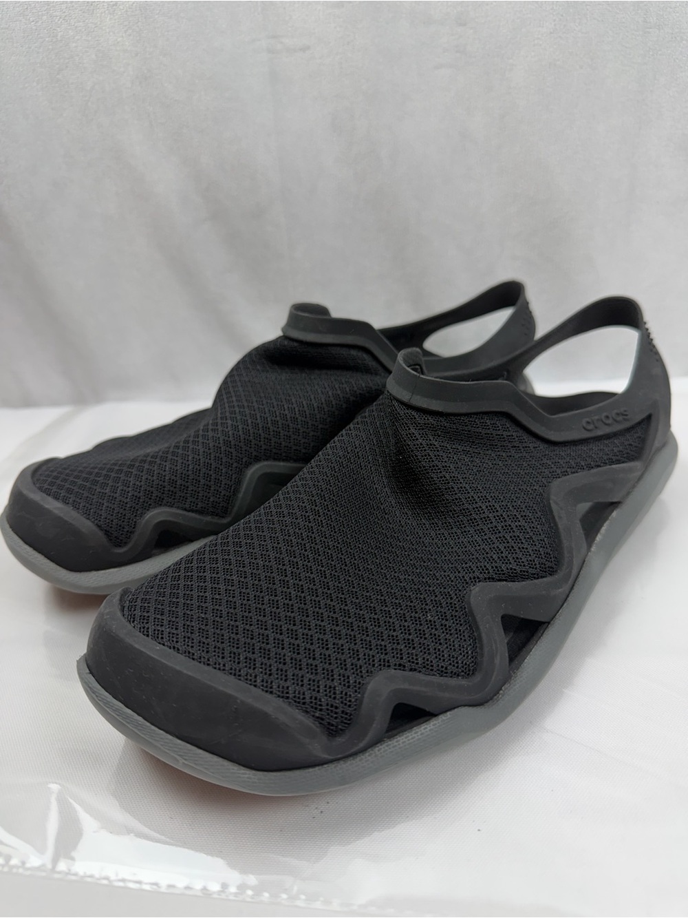 Crocs Swiftwater Wave Sandal Flats Water Shoes Black Grey Mens 9 US 205701
